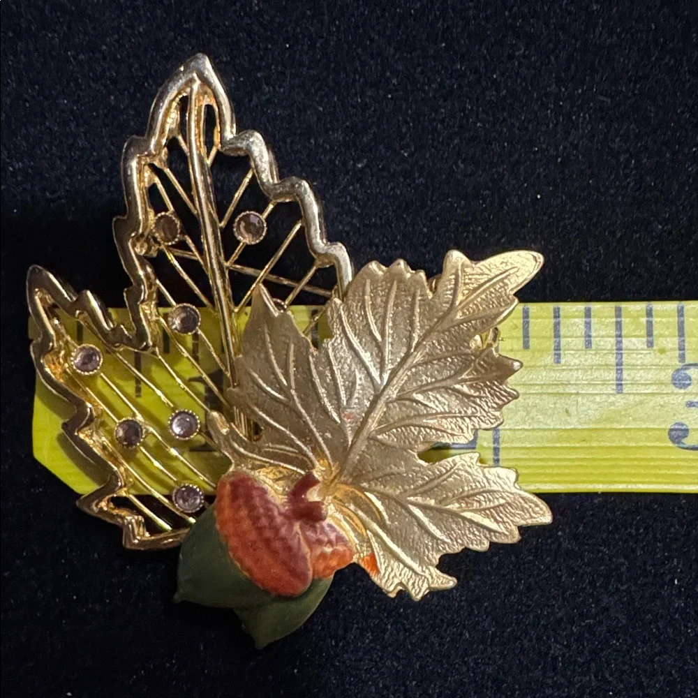 N/A elegant gold